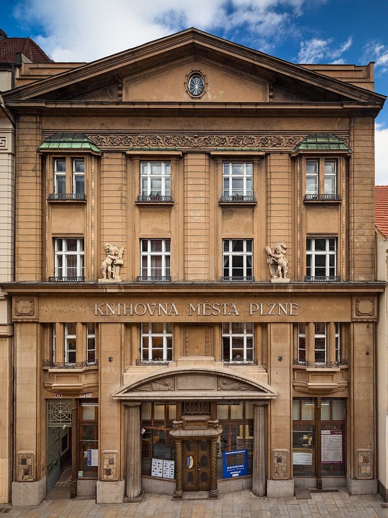 Librarynextdor | Knihovna_mesta_Plzne_2016.jpg image